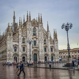 https://moscova-duomo-loft-wifi-netflix-design.italymilanhotels.net