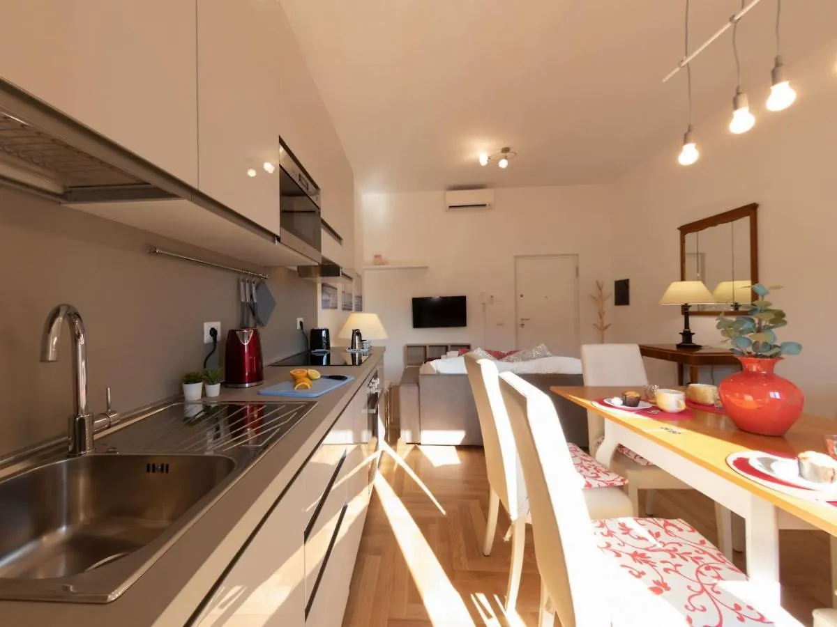 The Best Rent - Bright Apartment Near Isola Tiberina Rome 0*,